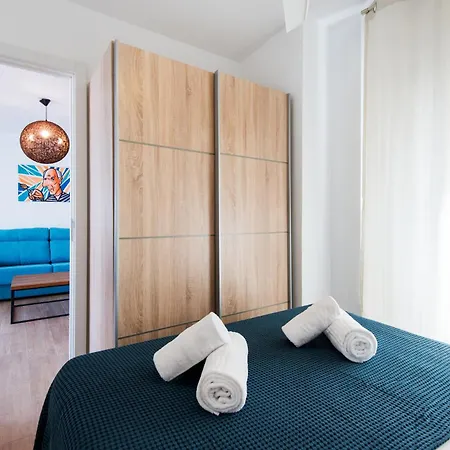 New 7th Corner Center For Groups Appartement Málaga