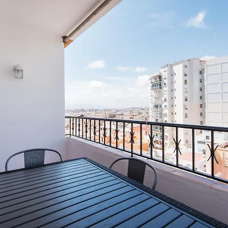 New 7th Corner Center For Groups Appartement Málaga