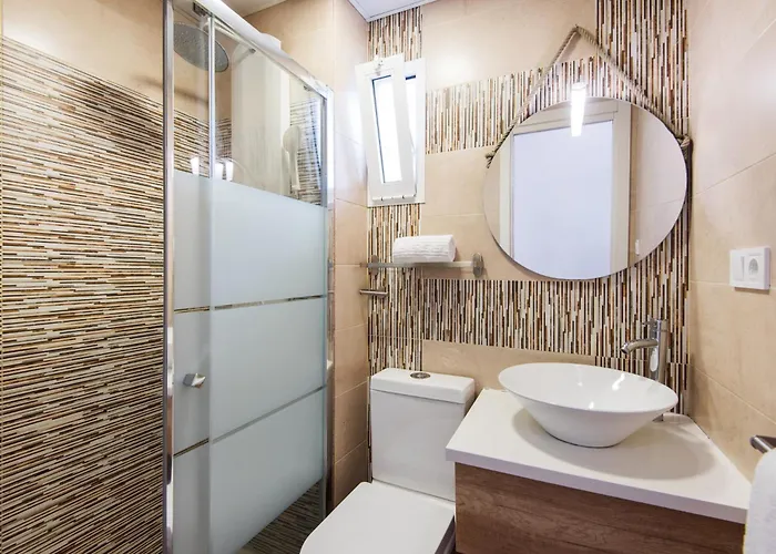 New 7th Corner Center For Groups * Malaga